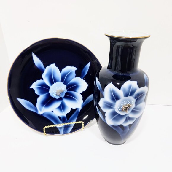 Navy Blue Vase and Plate, 10 1/2" Shiny Glass with big blue flower - Picture 8 of 9